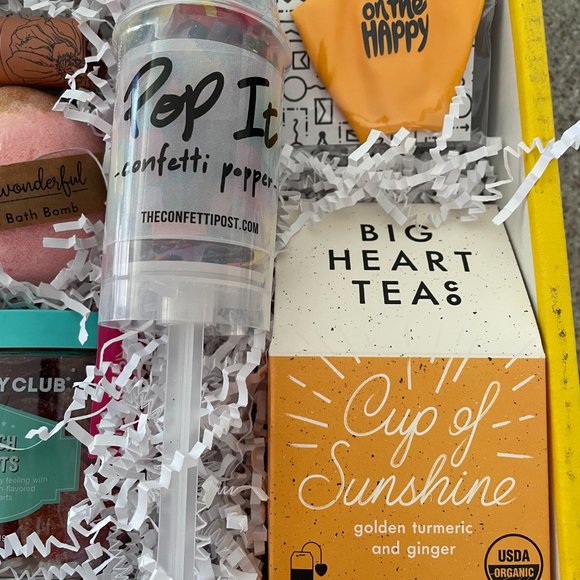 $69 The Confetti Post Birthday Box - Party in a Box Special Gift Box - Brand New - Picture 5 of 6